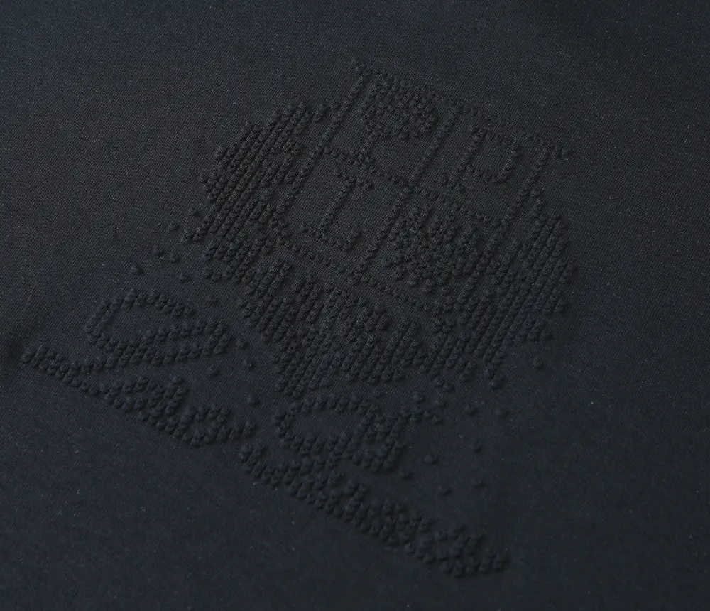 LP's new modal air layer sweatshirt, handsome and fashionable, simple Versatile style. The top-notch printed embossed letter pattern logo on the chest, the cotton fabric is not only stiff and maintains the trendy silhouette, but also comfortable to wear, and the yarn is more delicate, Sizes M-4XL